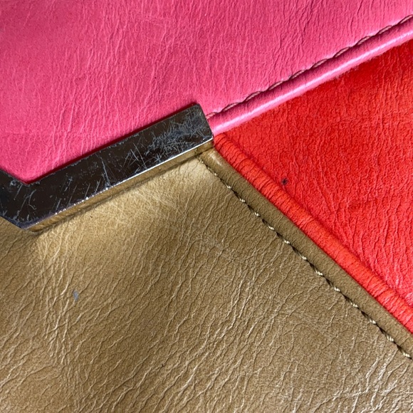 Express envelope chained clutch wristlet handbag - Picture 3 of 14